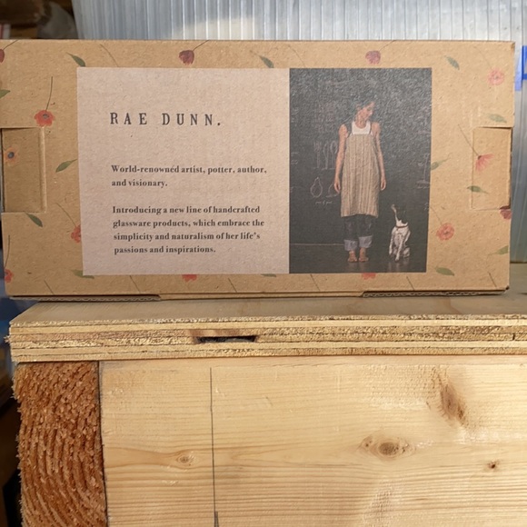 Set of 2 Rae Dunn Stemless Wine Glasses in Box - Picture 3 of 3